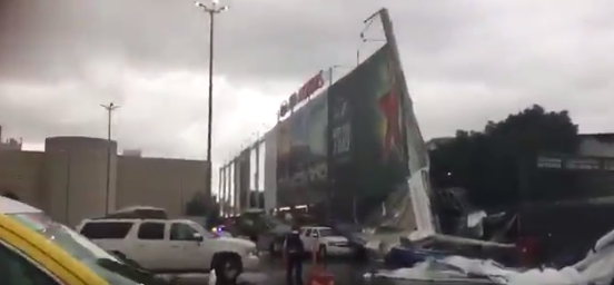 Caen espectaculares sobre vehículos en el AICM