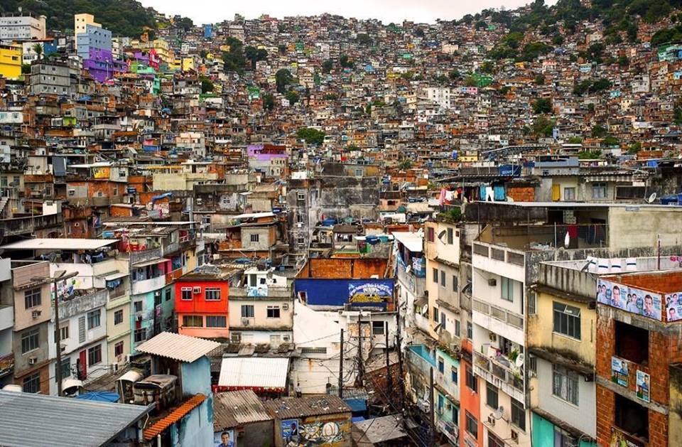 Policías matan a turista española en Río - favela-rocinha