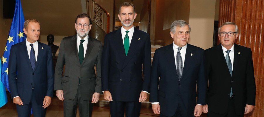 España resolverá intento de secesión catalana con democracia: Felipe VI - felipe-vi-rajoy