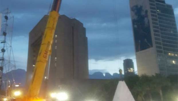 Muere acróbata durante festival en Monterrey - festival-santa-lucia-acrobata