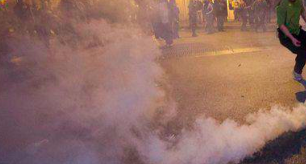 Arrojan gas pimienta al interior de camión en Morelia