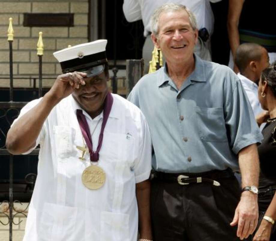 Muere Fats Domino, leyenda del rock and roll - george-w-bush-fats-domino