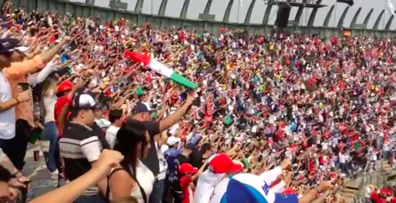 Levantan el puño para honrar a víctimas de los sismos