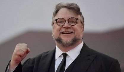 Guillermo Del Toro revela placa en la Casa de los hermanos Lumière