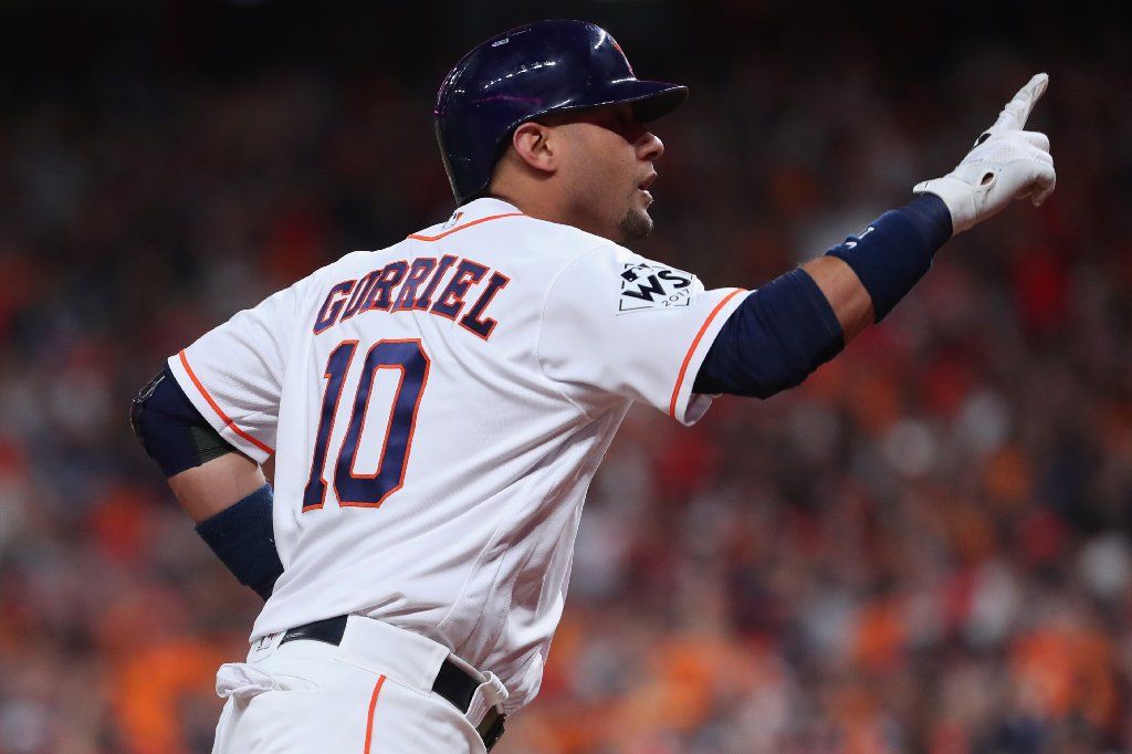 Suspenden a Gurriel cinco partidos de 2018 por gesto racista - gurriel