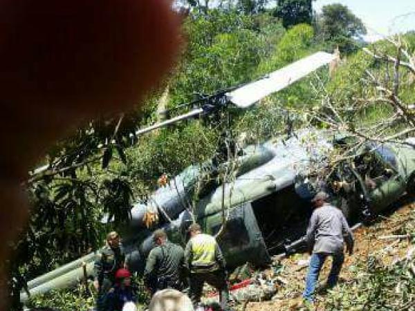 Caída de helicóptero militar en Colombia deja 10 heridos - helicoptero-colombia-2
