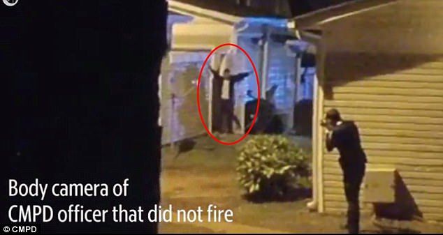 #Video Policía mata a latino con las manos arriba