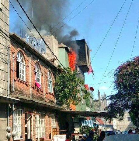 #Video Incendio en Iztacalco deja tres muertos