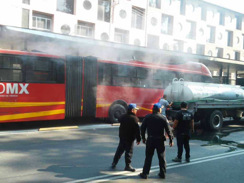 Incendio en Metrobús en Iztacalco - incendio-de-metrobús