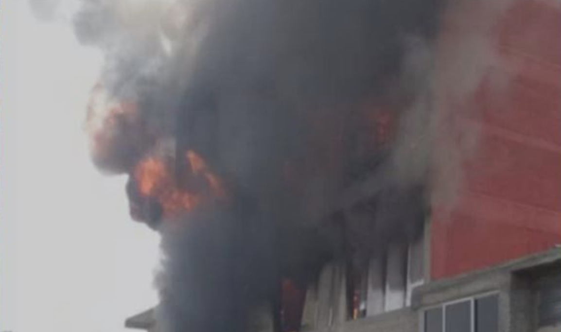 #Video Incendio en fábrica de colchones a un costado de la México-Pachuca