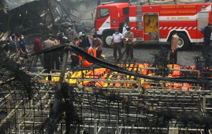Incendio en fábrica de fuegos artificiales deja 47 muertos en Indonesia - incendio-indonesia3