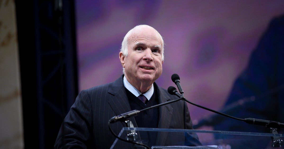 Senadores de EE.UU. presentan legislación para imponer nuevas sanciones a Rusia - john-mccain