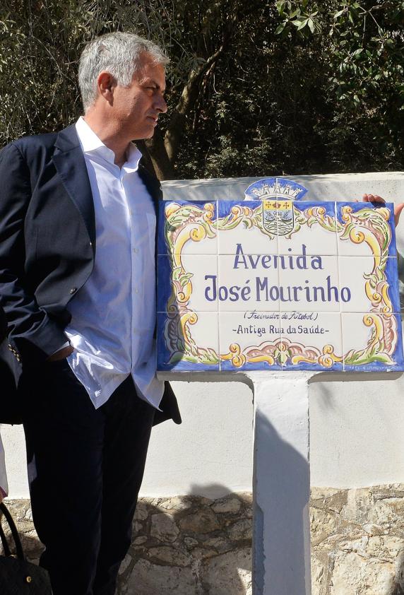 José Mourinho inaugura avenida con su nombre - jose-mourinho-avenida