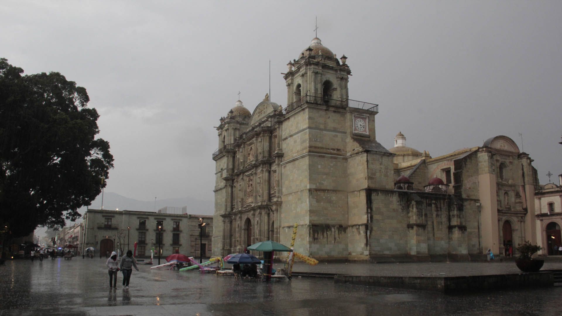 Prevén lluvias en 20 estados del país - lluvia-oaxaca