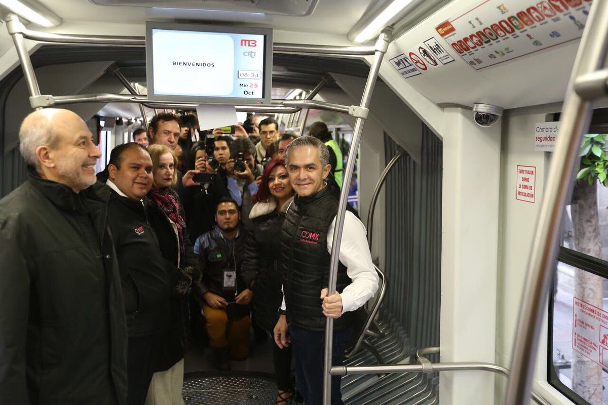 Estrenan 33 camiones del Metrobús - mancera-metrobús