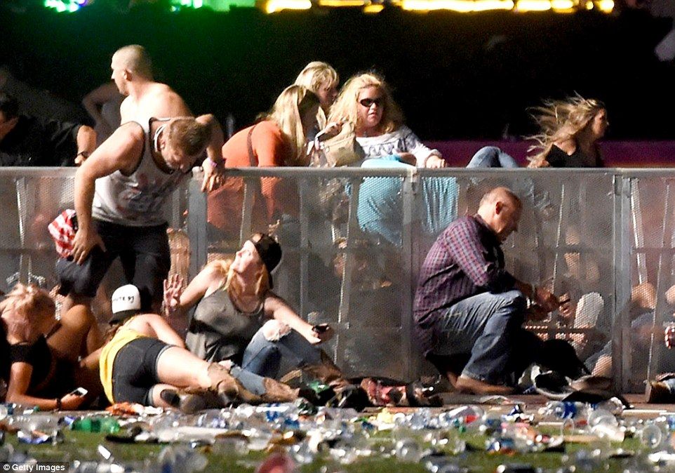 Jonathan Smith salvó a 30 pese a estar herido durante ataque en Las Vegas - masacre-las-vegas-getty5