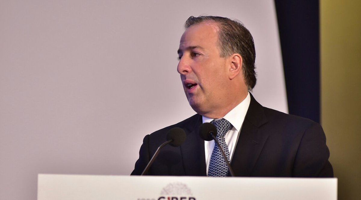 Renuncia Meade a Hacienda