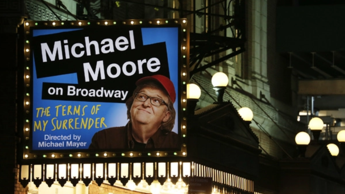 Trump arremete en contra de Michael Moore