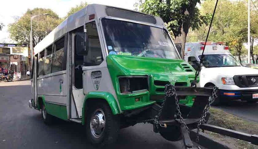 Choque de microbús deja ocho lesionados en Azcapotzalco