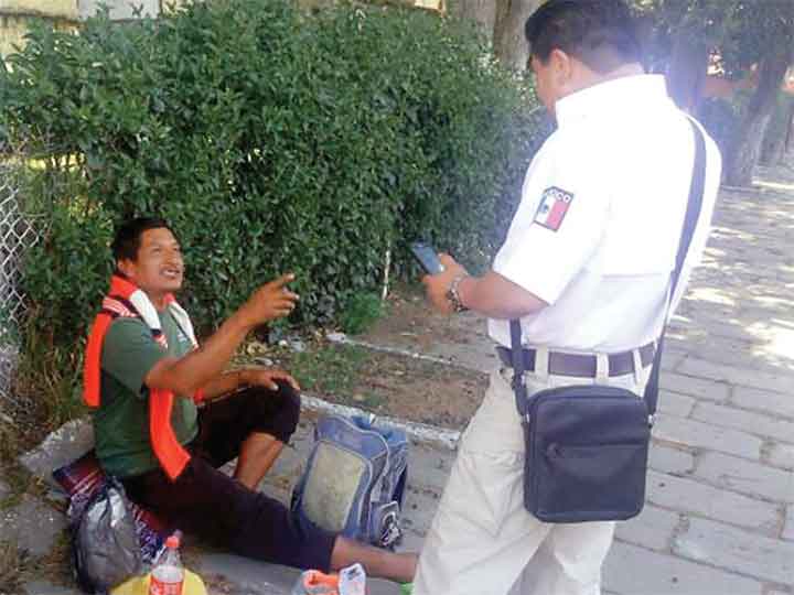 Fingen ser centroamericanos para mendigar