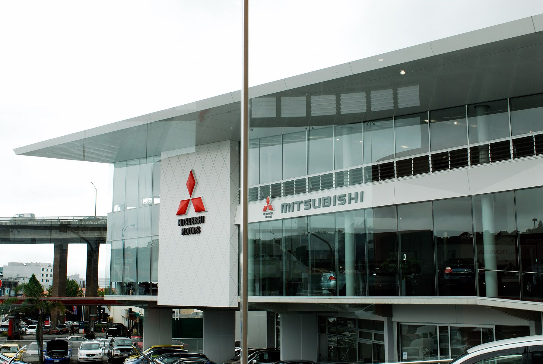 Mitsubishi llama a revisión más de 161 mil vehículos