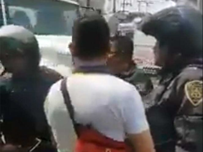 #Video Motociclistas agreden a policías capitalinos y escapan