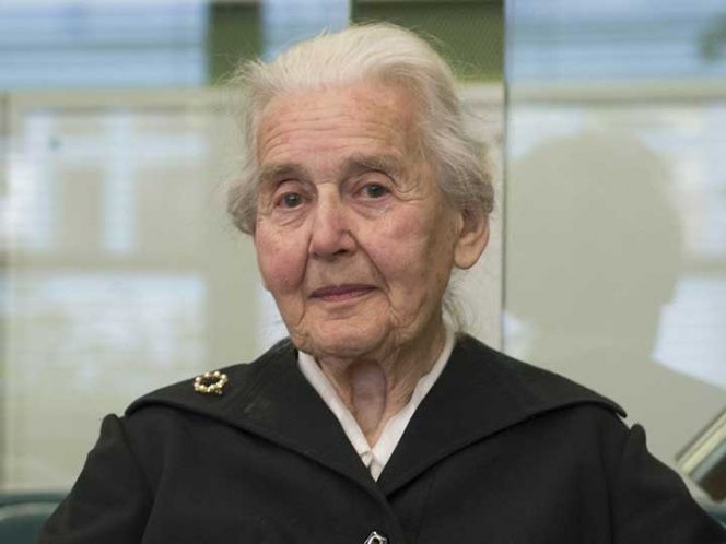 Dictan cárcel a mujer de 88 años por negar el Holocausto - mujer-alemana