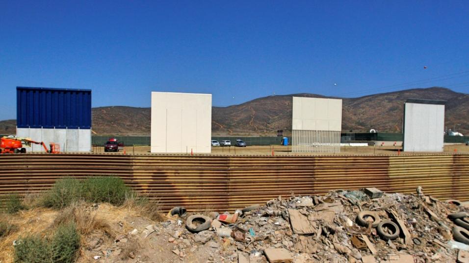 Concluye construcción de prototipos del muro fronterizo con México