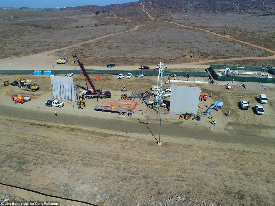 #Fotos Comienza construcción de prototipos para el muro fronterizo - muro3