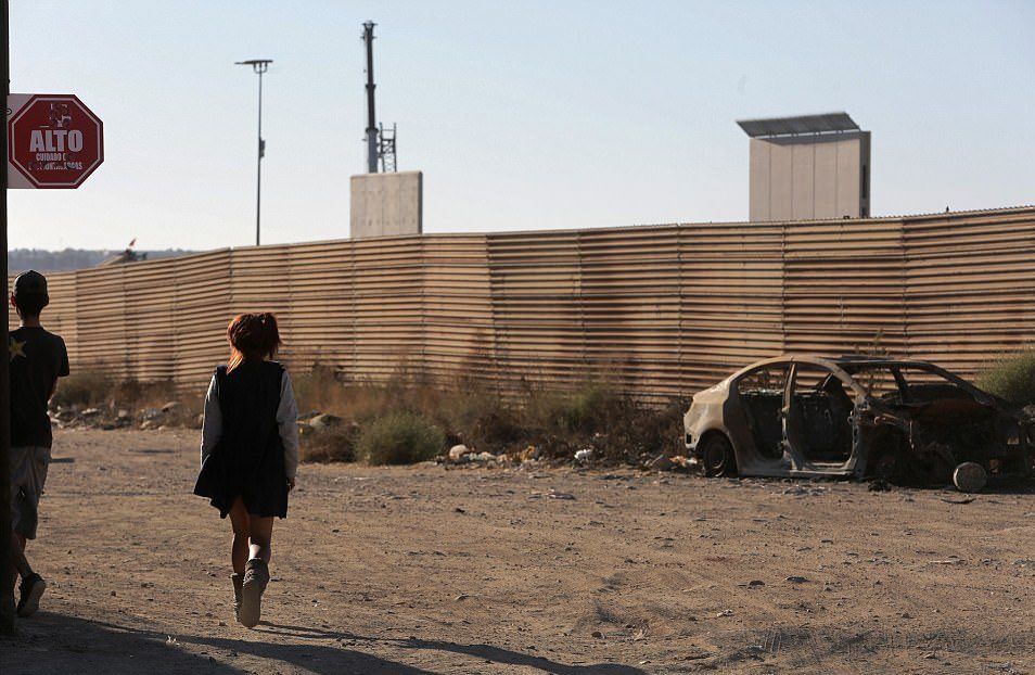 #Fotos Comienza construcción de prototipos para el muro fronterizo - muro7-e1507315172540