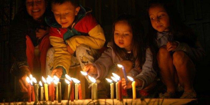 Convocan en Facebook a una noche de velas por víctimas de sismos