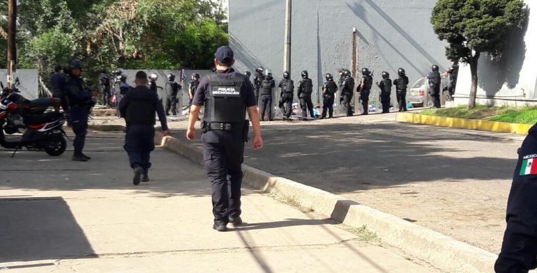 Liberan a 75 normalistas detenidos tras enfrentarse a policías en Michoacán - normalistas-michoacan