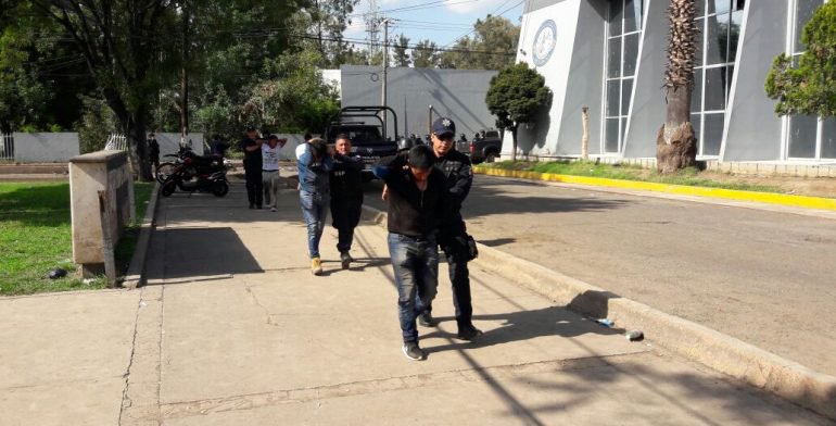 Detienen a 60 normalistas en Morelia - normalistas