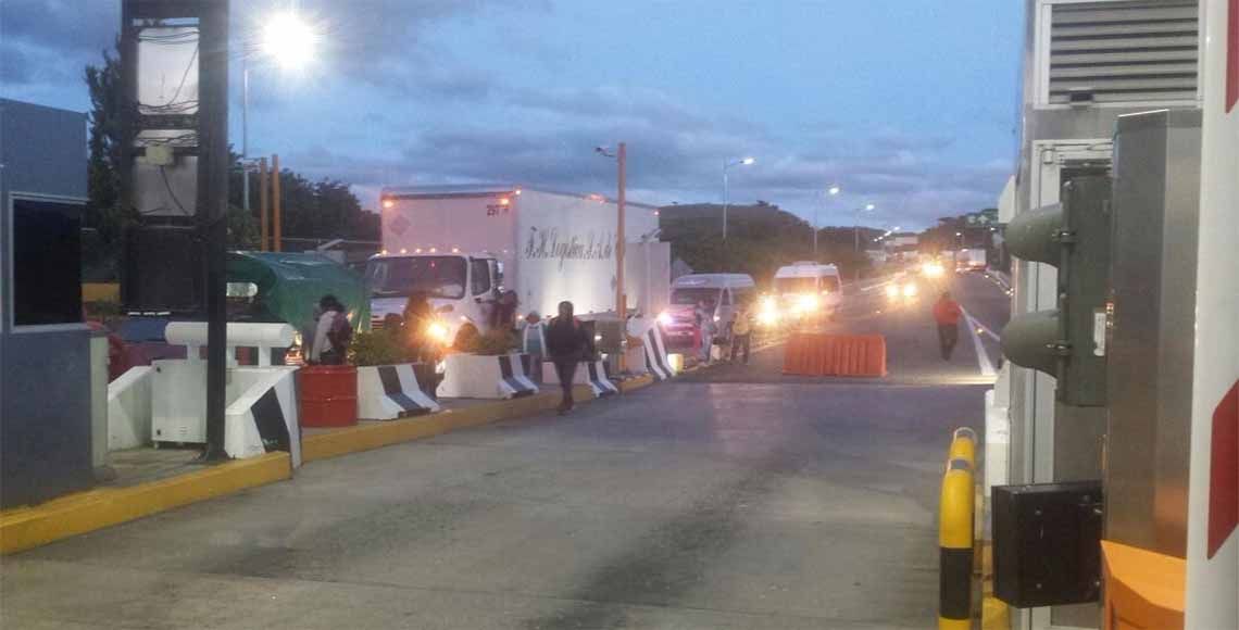 Normalistas toman caseta en autopista de Oaxaca - normalistas
