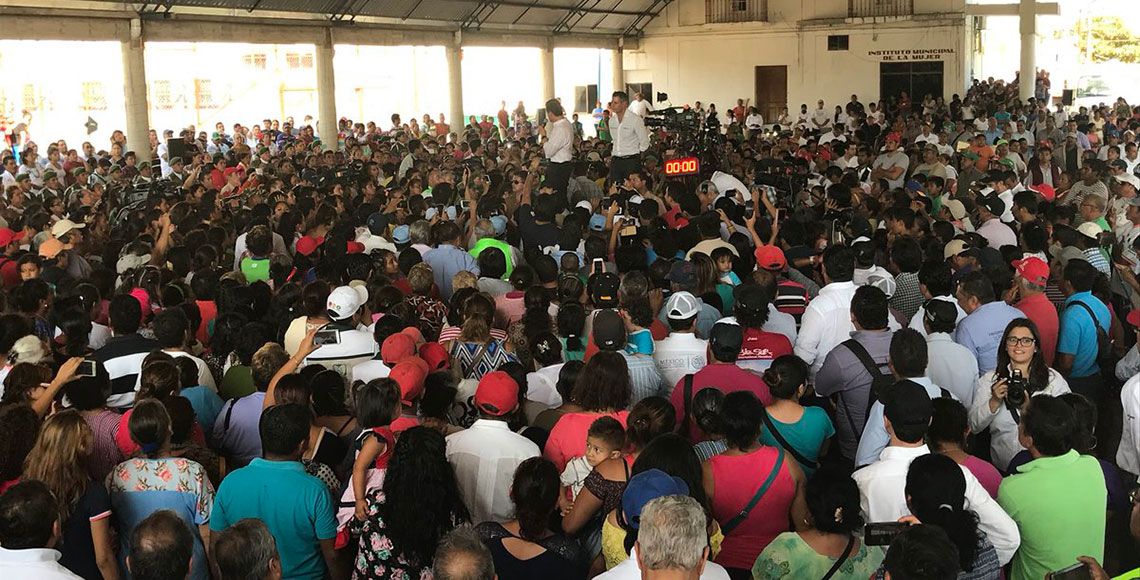 Peña Nieto verifica reconstrucción de viviendas en Oaxaca