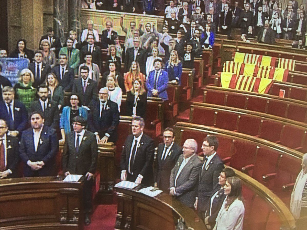 El Parlament declara la independencia de Cataluña - parlamento-de-cataluña