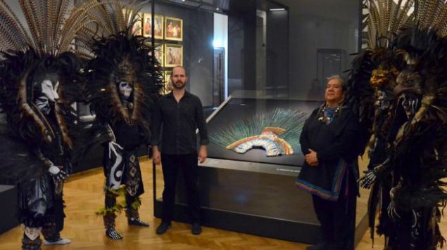 Tras 15 años vuelven a exhibir penacho de Moctezuma en Austria - penacho-moctezuma