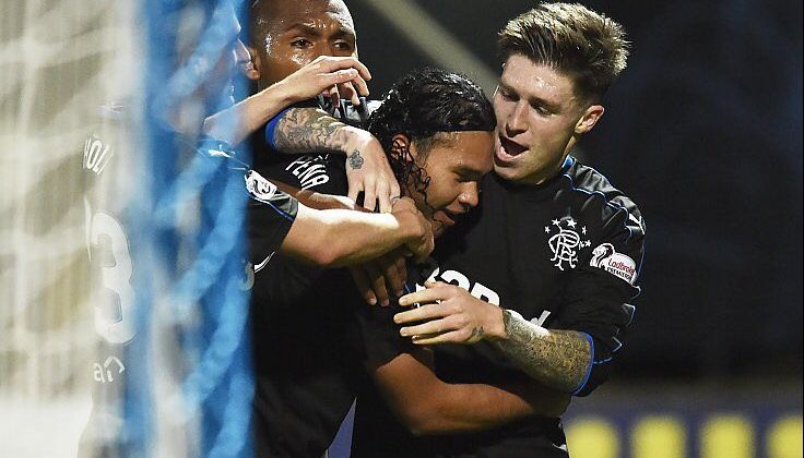 ‘Gullit’ Peña marca dos goles en victoria del Rangers