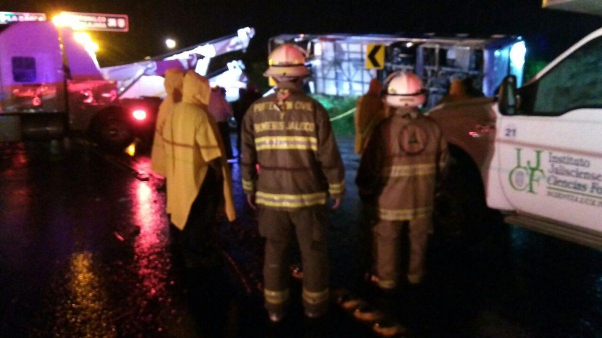 Volcadura de camión de peregrinos deja 15 muertos en Jalisco - peregrinos