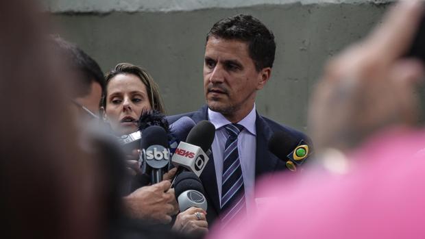 Detienen a policía brasileño que disparó y mató a turista española - policia-detenido-esperanza-fabio-cardoso