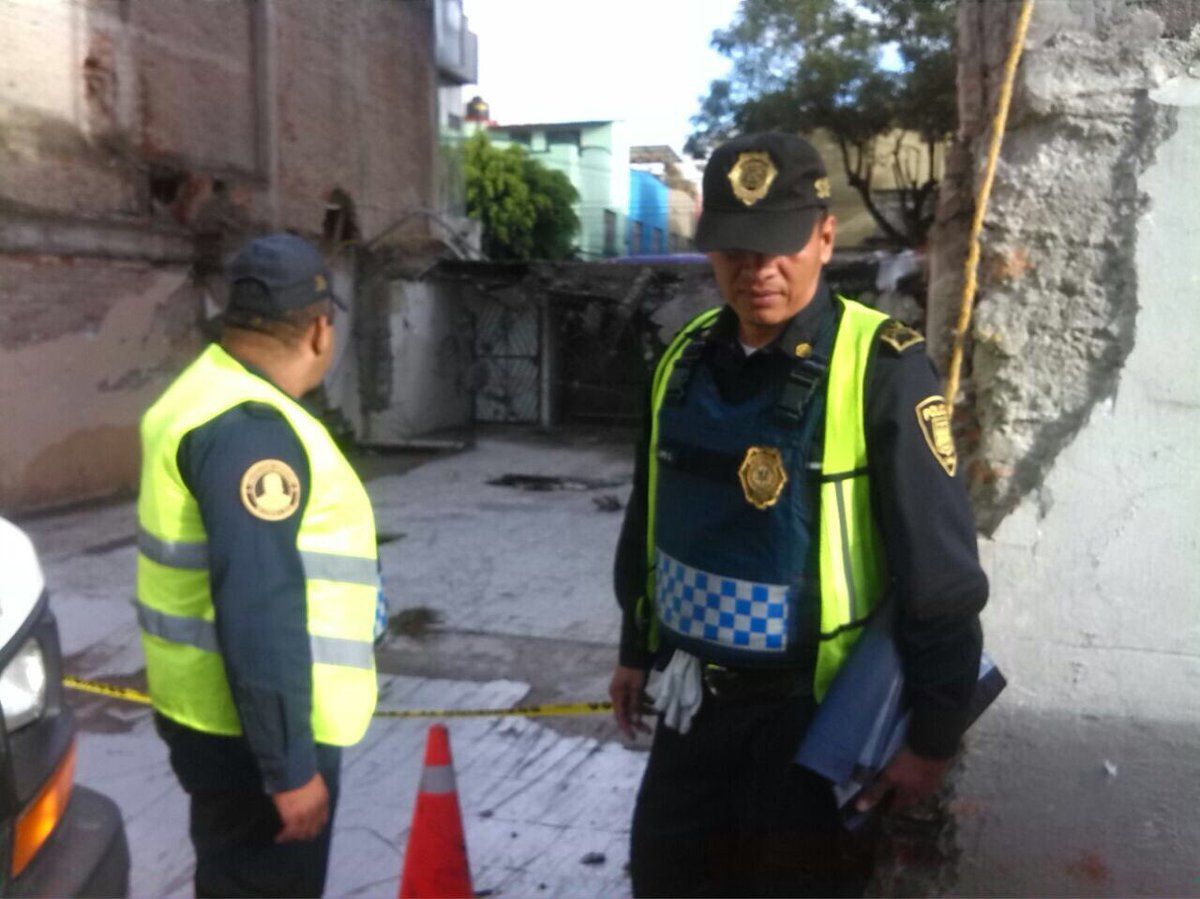 Piden mayor vigilancia en zonas afectadas por sismo en la Ciudad de México - policía-en-sismo