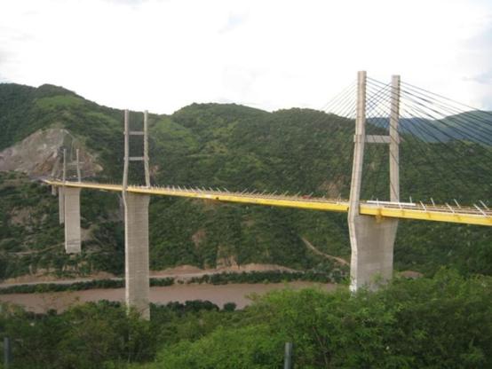 Cierran Autopista del Sol por derrumbe