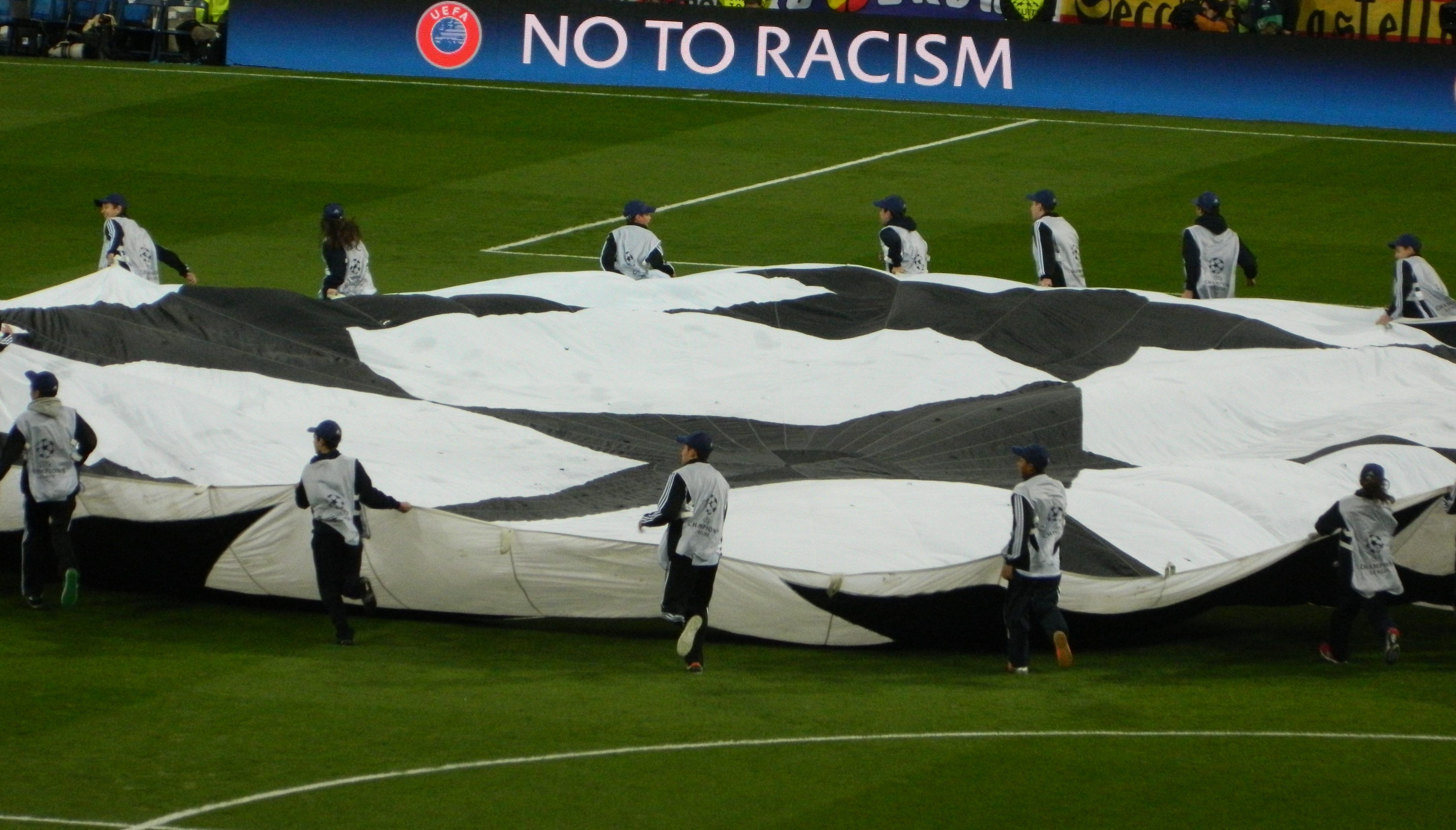 UEFA abre expediente a la Roma por racismo - racismo-futbol-e1508526565912