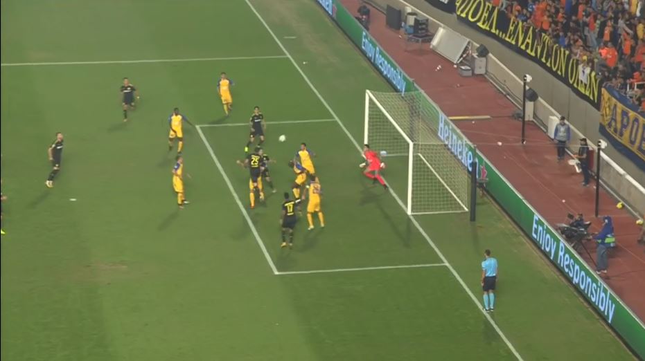 Raúl Gudiño se convierte en el primer portero mexicano en jugar Champions - raul-gudiño