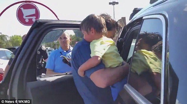 Bomberos de Florida rescatan a niño encerrado en camioneta - rescate-niño