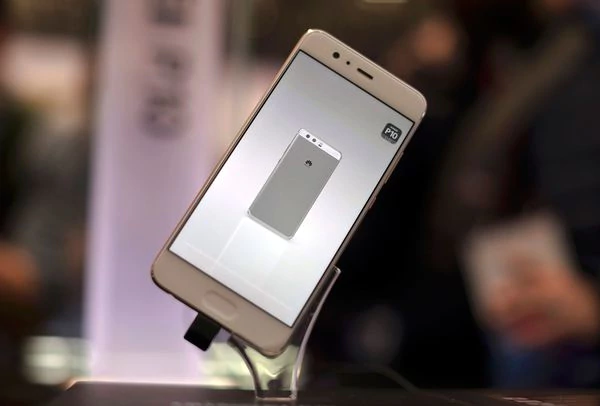 Así es la fábrica de Huawei en China - reuters-huawei