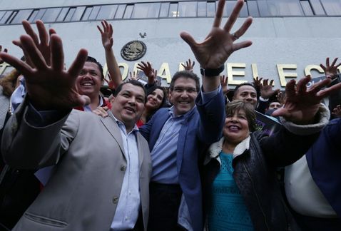 Ríos Piter se registra ante el INE como candidato independiente por la Presidencia - rios-piter-2