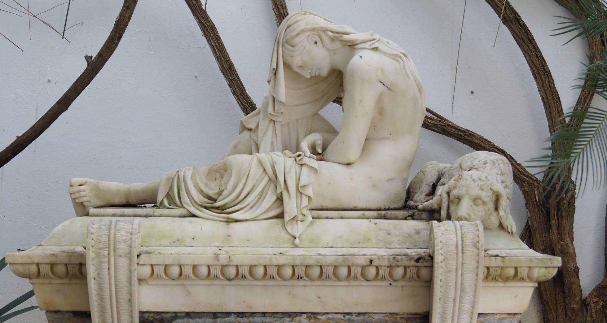 Ladrones rentan casa para robar escultura en su interior