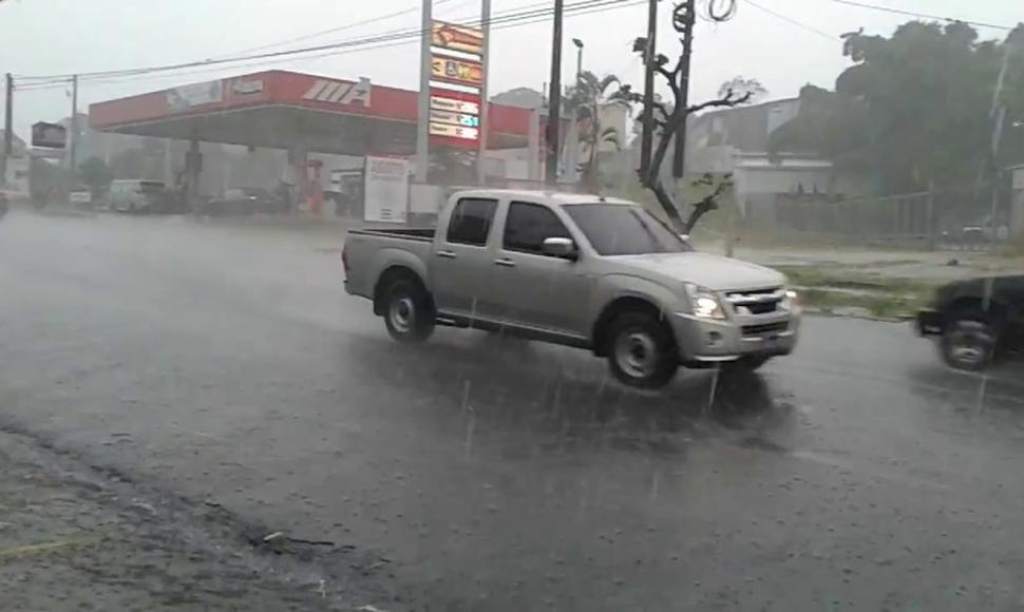 Tormenta tropical golpea El Salvador - selma-2-2