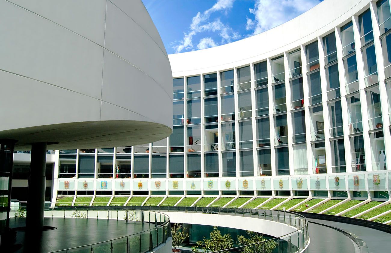 Hieren a reportero afuera del Senado tras resistirse a asalto